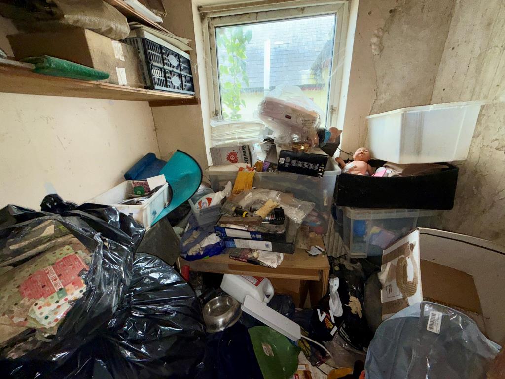 Lot: 101 - MID-TERRACE HOUSE FOR REFURBISHMENT - Room